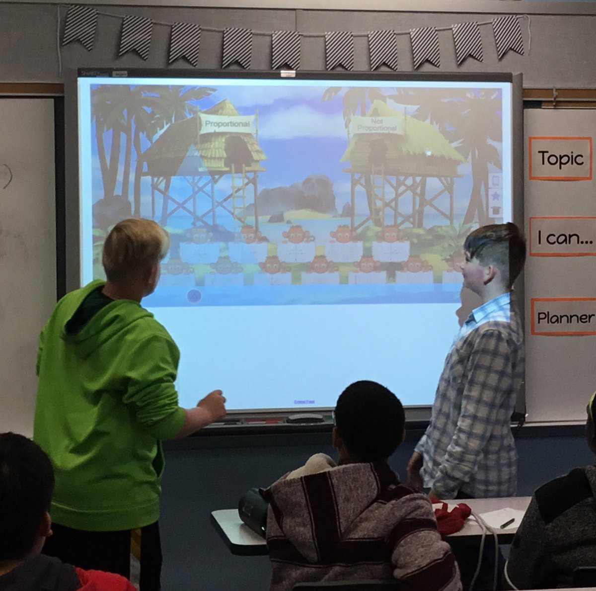 ChelseaJacobs23's tweet image. Sorting proportional and non-proportional graphs in 7th Period #lmstech