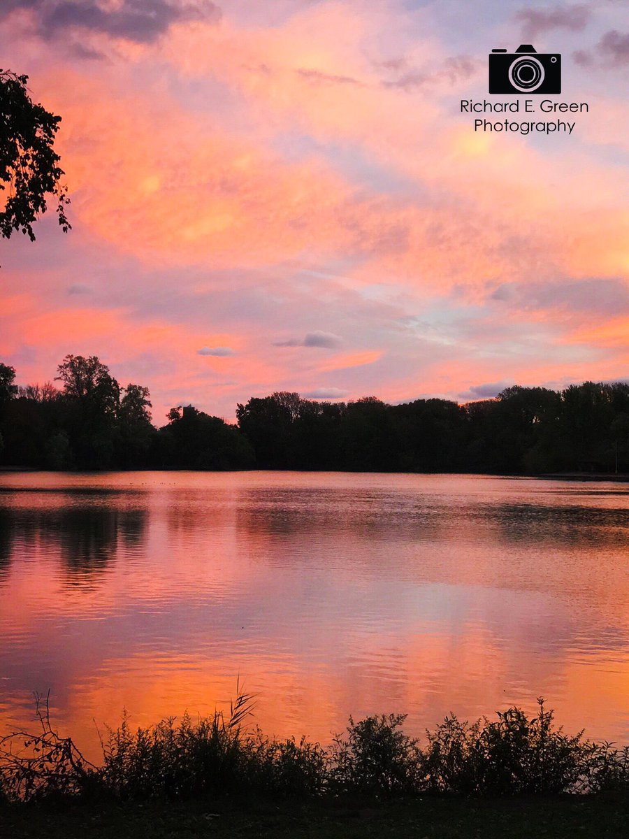 richardegreen_'s tweet photo. @prospect_park  Sunset #fall #justgoshoot ##nyc #brooklyn #bklyn #shotoftheday  #prospectpark #prospectparkfall https://t.co/ibnP0J6XqX