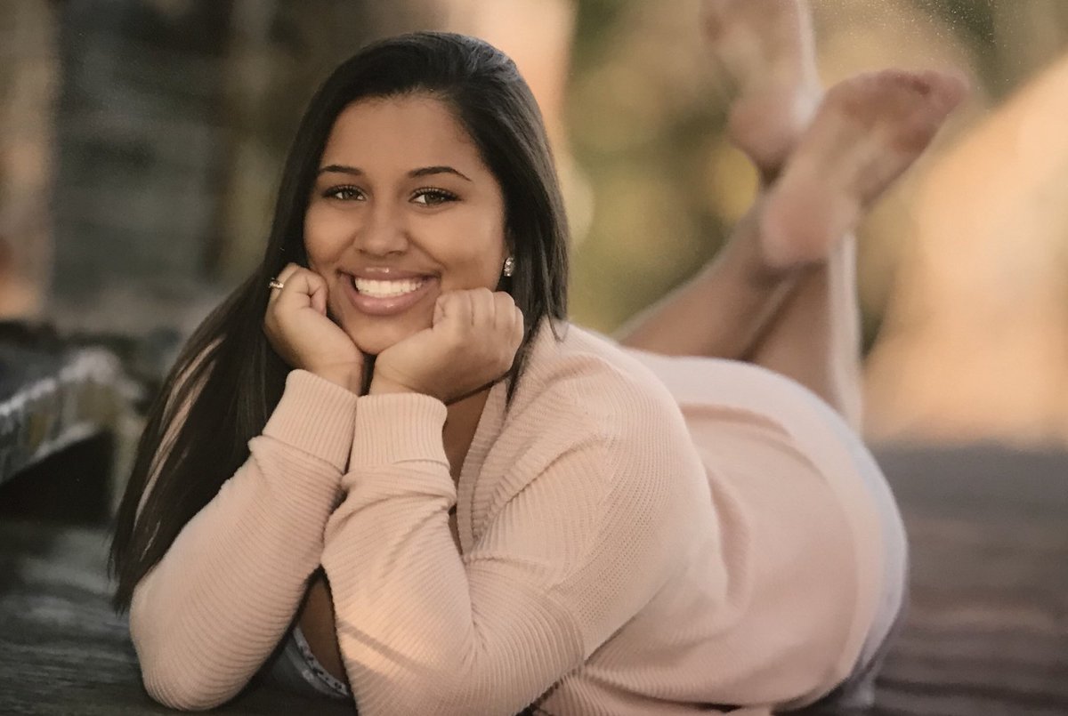 averimdyer's tweet photo. Some Senior Pictures because I’m a Senior now ☺️💕 https://t.co/4fQNa9oDcn