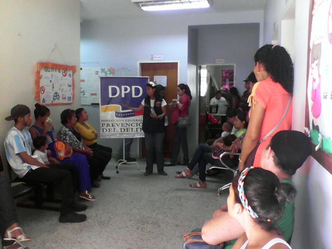 DPDZulia's tweet photo. Campaña preventiva contra la violencia intrafamiliar en el sector La Misión, Pq Manuel Dagnino #Maracaibo #SomosDPD https://t.co/oEQkpPL6Kn