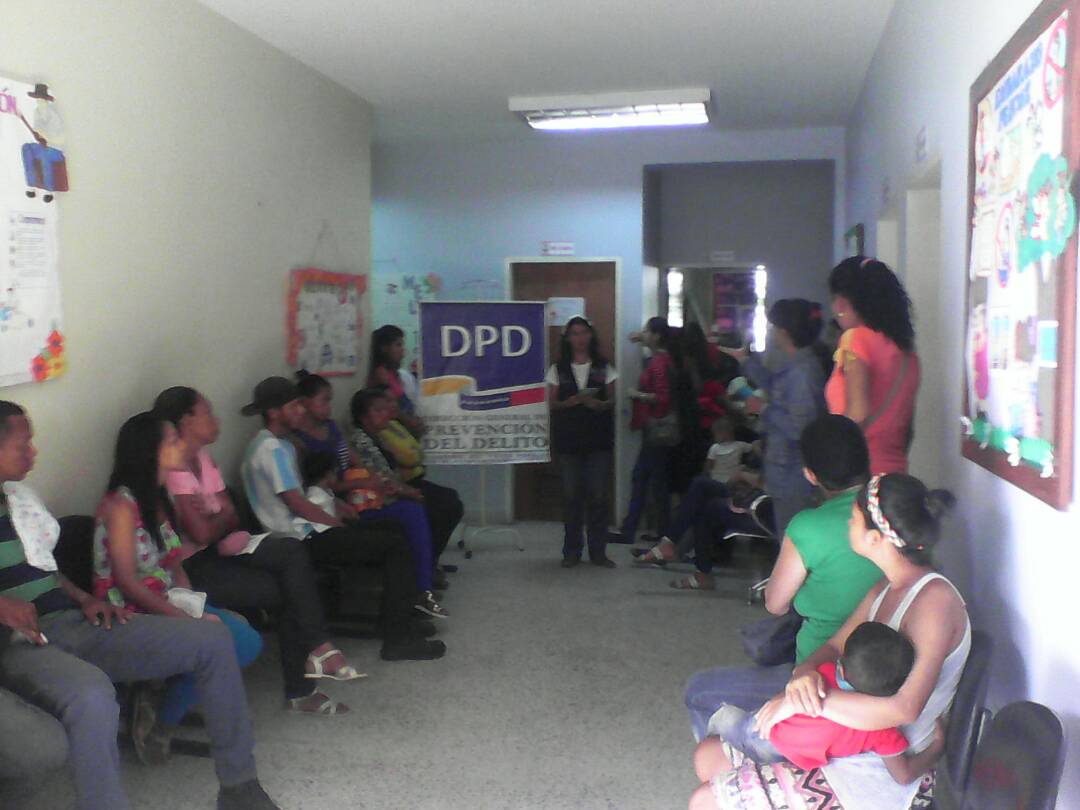 DPDZulia's tweet photo. Campaña preventiva contra la violencia intrafamiliar en el sector La Misión, Pq Manuel Dagnino #Maracaibo #SomosDPD https://t.co/oEQkpPL6Kn