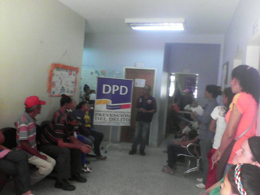 DPDZulia's tweet photo. Campaña preventiva contra la violencia intrafamiliar en el sector La Misión, Pq Manuel Dagnino #Maracaibo #SomosDPD https://t.co/oEQkpPL6Kn