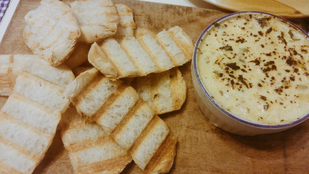 chay1007's tweet photo. Artichoke spinach dip at Rustic Mornings #appetizers #dips #foodie #rusticmornings #delicious https://t.co/ez31pSMNAp
