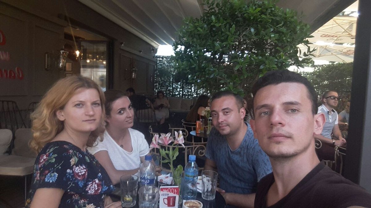 fressh5's tweet photo. #throwback #FRESSH5 Diskutime, takime, ide, aksion... 😉💪🇦🇱 https://t.co/DeguuvfUNE