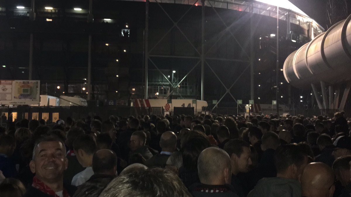 Dit is echt weer top geregeld <a href="/Feyenoord_SLO/">Feyenoord Supporterszaken</a> #vanafhiernoganderhalfuur
