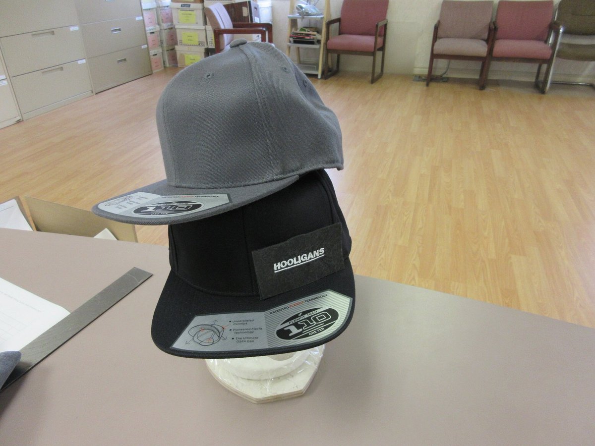 pushpromo's tweet image. Hot off the presses @HooligansBarrie new lids! Stop in today and see the finished product! #FlexFit110 #PushPromo #PutYourLogoOnAnything