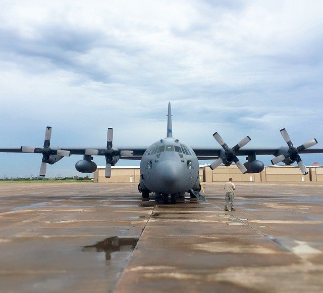 Warwiki1's tweet photo. Photo By ScholesAirport | Pixabay 
 #c130 #military #aircraft #aviation #aviationlovers #aviationphotography #aviationgeek #aviationdaily https://t.co/sL0Jr8Nbne