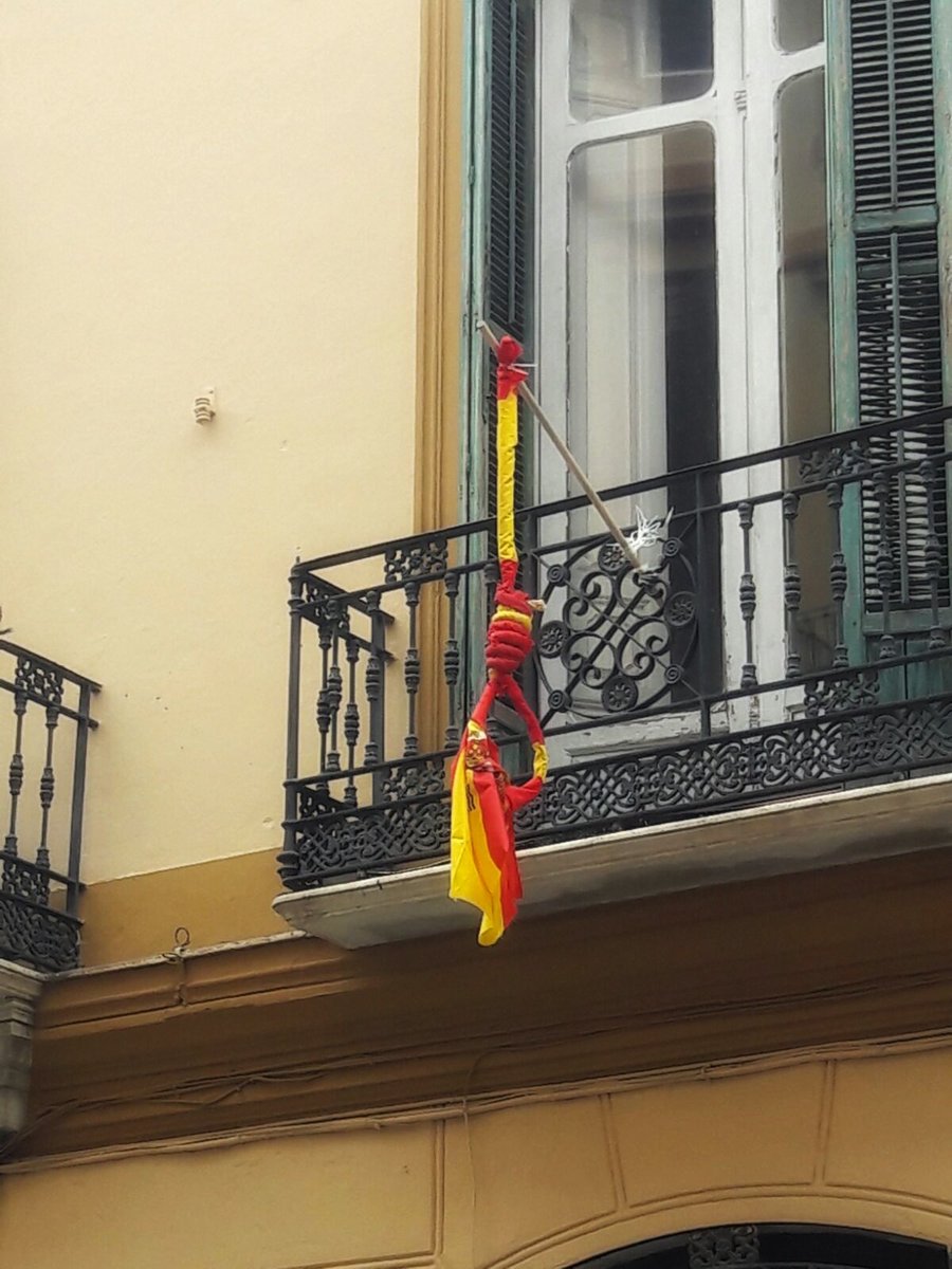 birlibirloqu3's tweet image. Oprimiendo hasta impedir la respiración #SaveSpain