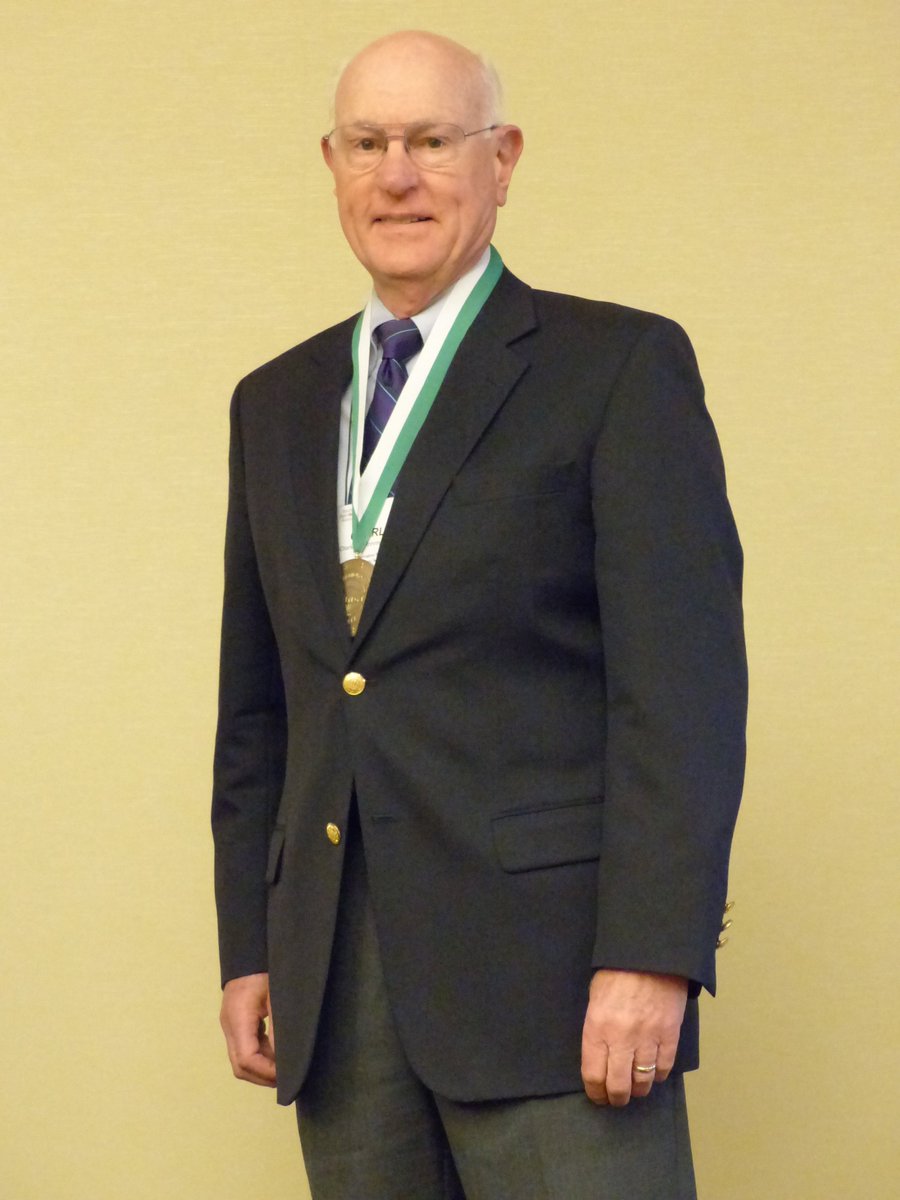 UWBI_Seattle's tweet photo. Congratulations to Dr. Charles Rohrmann the 2017 #WSRS Gold Metal Winner! #WSRS2017 @RadiologyACR @UWRadiology https://t.co/GFL0Q9db0Y