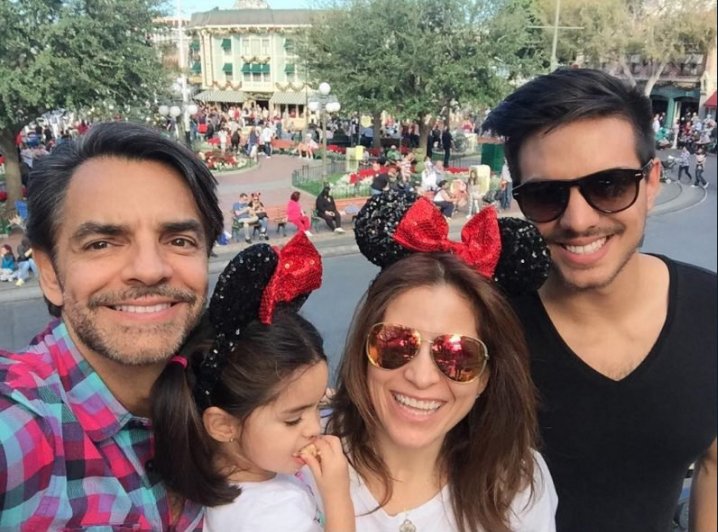 VentaneandoUno's tweet image. La serie sobre la vida de la familia Derbez es un hecho. Ya verán quién nos lo confirma...