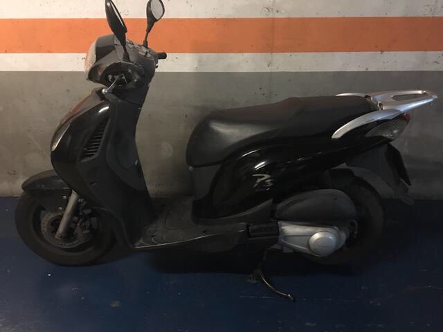 toni_amat's tweet photo. Vendo "Moto scooter Honda PS 125" en #wallapop https://t.co/HWCkZWBrJ5 https://t.co/r5OXTB1AKB