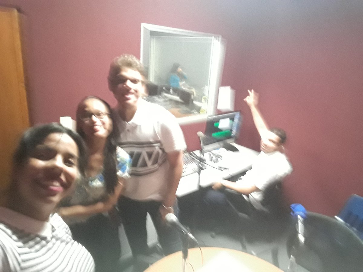 radioeeRD's tweet photo. Nuestra productora Natalia sabe hacer radio pero no fotos. Aquí
 con Carol, Carlos y Aneudys. #RadioEnEspañol https://t.co/5GltYwSJCv