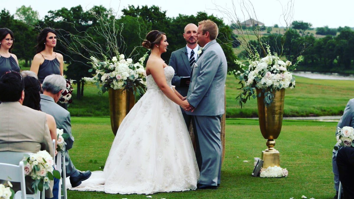 SEWPOK's tweet photo. Want your special day captured on video? Contact @VonWeddingFilms for your videographer needs! #sewppros #weddingvideo #videographer https://t.co/DPEiQfgTTn