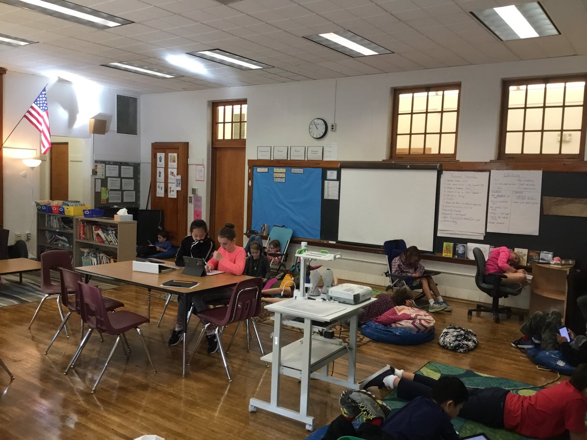 RHSDragon5B's tweet photo. 31 students, all comfortable, highly focused and working independently on content that fits their needs. https://t.co/rzUOw9bCBF