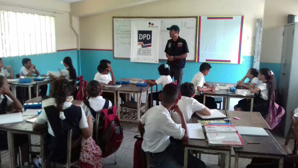 DPDZulia's tweet photo. #SomosDPD Conversatorio sobre convivencia escolar y normas
 EPB Anselma Pulgar, Pq. Olegario Villalobos #Maracaibo https://t.co/DEi1PzGbeI