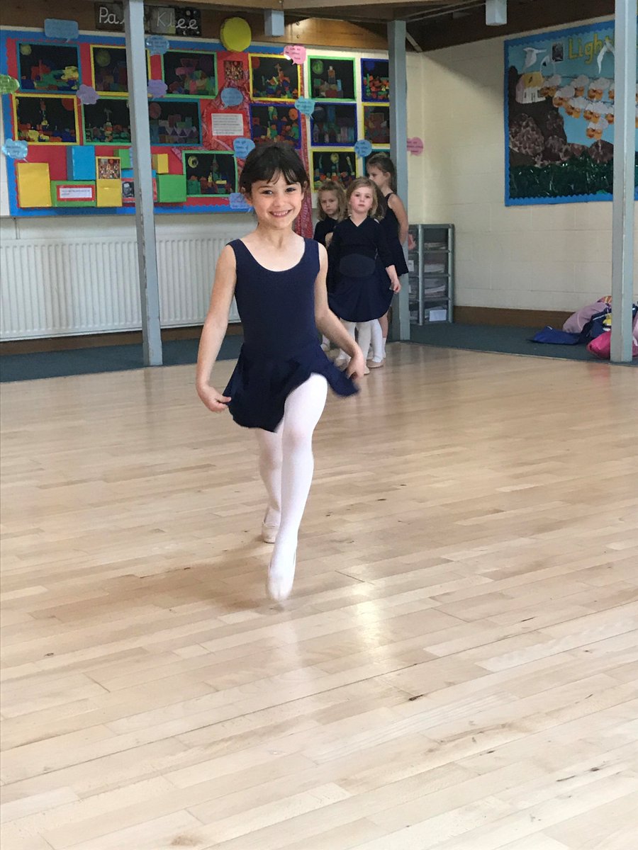 ThorngroveSport's tweet photo. More lovely photos of our Thorngrove ballet dancers with @hollyunnuk. #cecchetti #TGBallet https://t.co/7qjuWvBuuw