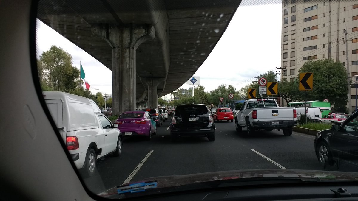 Bengloto's tweet photo. No es de Dios que el tráfico esté a ésta hora 😫 https://t.co/tEA3Qtk3R9