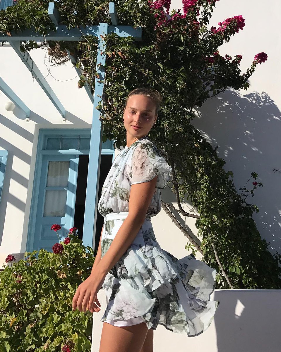thisiswhilo's tweet photo. The floaty dress of our dreams is trending in app. Shop this Lover number in time for the weekend  https://t.co/MDkOZg42lU https://t.co/n1Ostse16U
