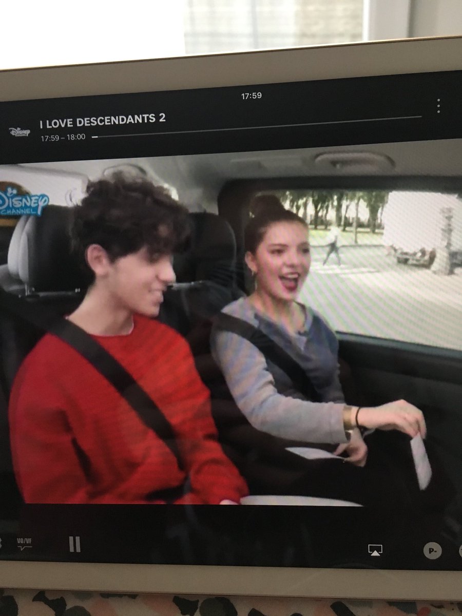 princesa_gwed's tweet photo. @sulivangwed et @claramarz sur disneychannel #Descendants2 https://t.co/9juhpFAFdC