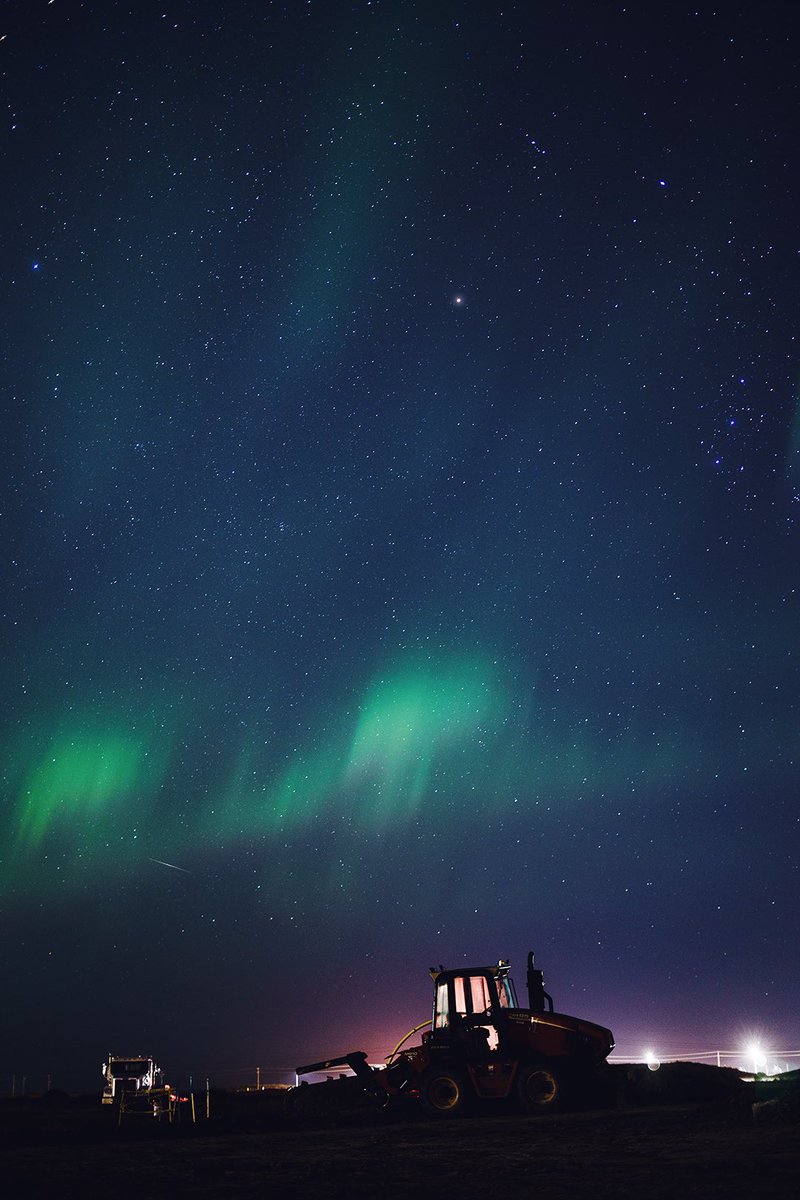 rillyvisuals's tweet photo. @ParksCanada @ExploreCanada @Canada @xcanada Dancing lights.

#ExploreCanada #TravelCanada #ExploreSask #TravelSaskatchewan #Saskatoon #YXE #Aurora #NothernLights https://t.co/w9tdvQr3kT