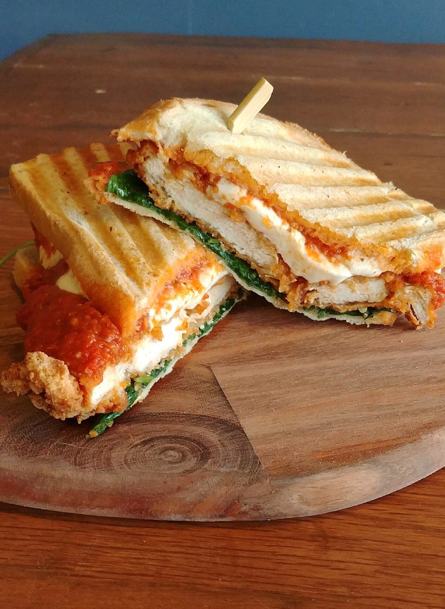 theWrigleytaps's tweet photo. Lunch is served! Chicken Parm Panini. #thewrigleytaproom #lunchclub https://t.co/AvTZYVYBw5