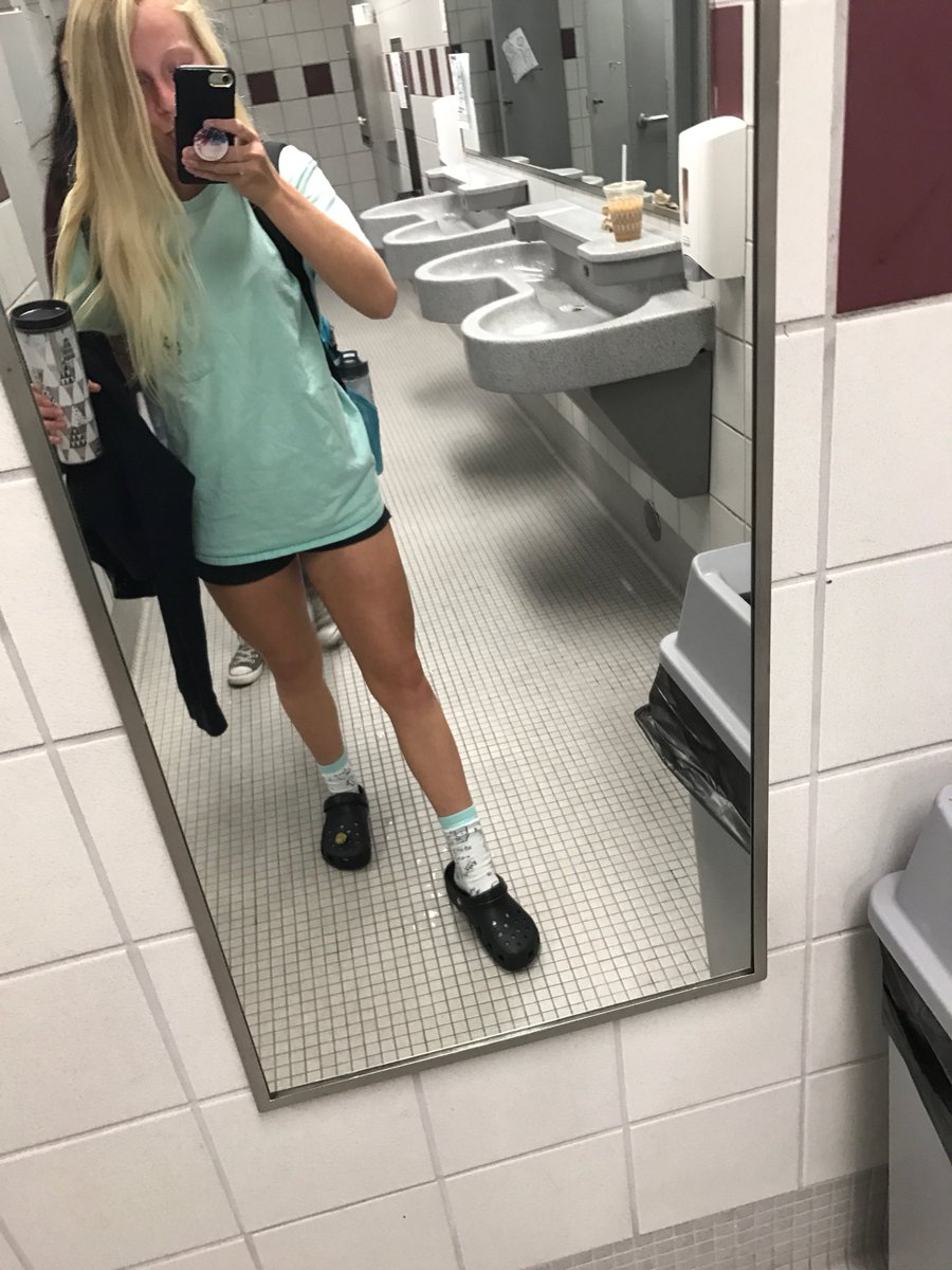 planocrocs's tweet image. ‼️Plano Crocs makin moves‼️Known croc hater @bishoptabi99 has given in and participated in #croctuesday #jibbitgameweak @UChicago