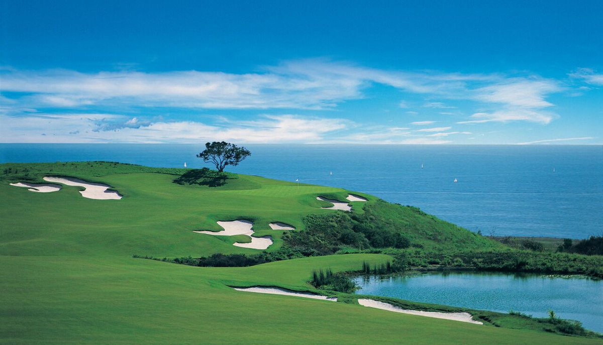 CSQMag's tweet photo. Looking for a #golfgetaway? 36 spectacular holes with #pga teaching professionals, and a breathtaking seaside backdrop. @pelicanhill #csqmag https://t.co/GA7viAj3a7