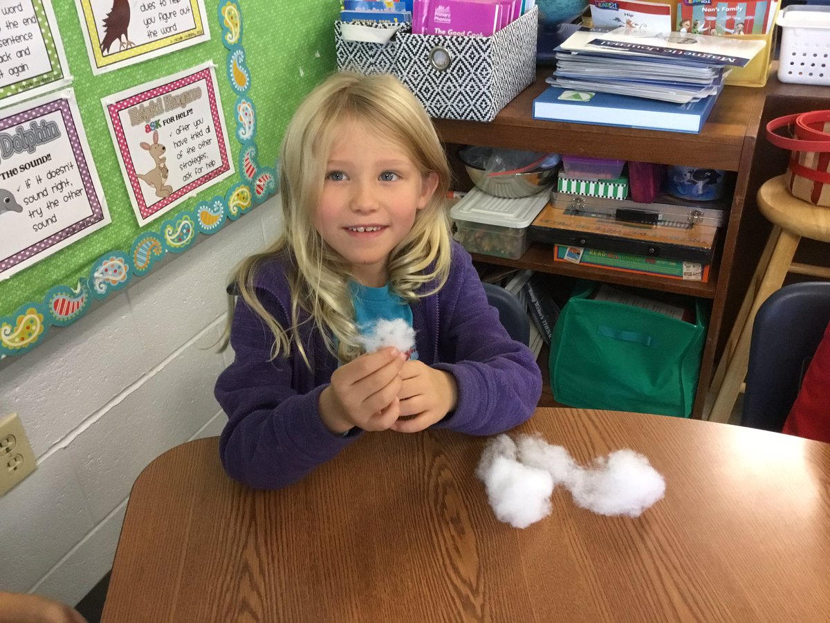 rachelsebasti's tweet photo. Spending time with Mrs. Charnoff's students as they extend their diff group reading by creating the three main types of clouds. #gmsdstem https://t.co/ewGYIN46TB