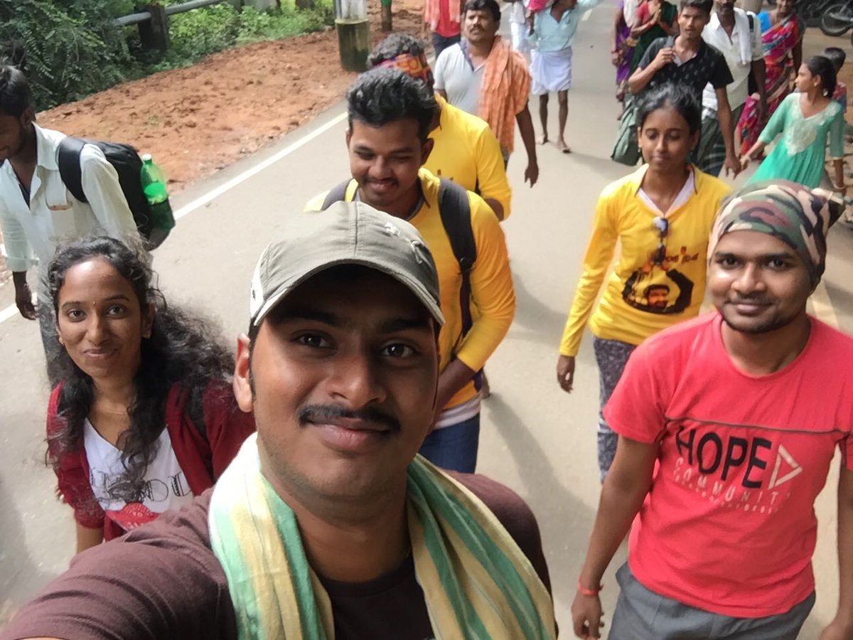 Anusha_Cv_NTR's tweet photo. Traveling with frnds.....  All tym favt 💗 #Memorable https://t.co/m289f6LM0A