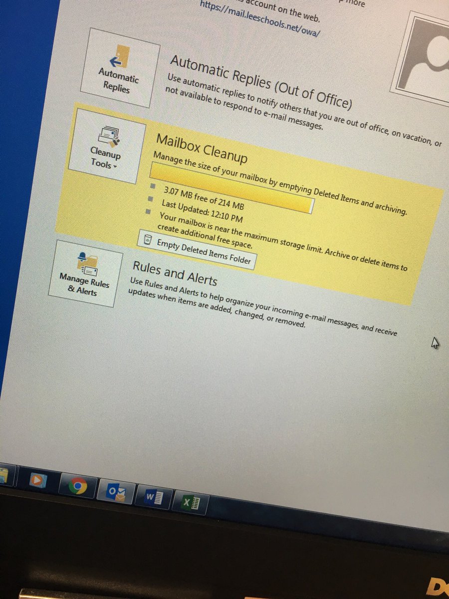 Chita489's tweet image. Never ending problem at work #LifeOfaHighSchoolBookkeeper #TooManyEmails #NeedMoreStorage