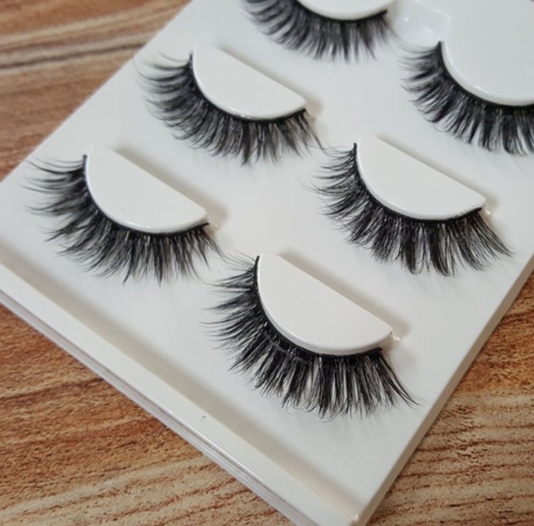 palaceofmakeup's tweet image. retweet to win 3 pairs of fake lashes. must be following me to win🖤🖤🖤