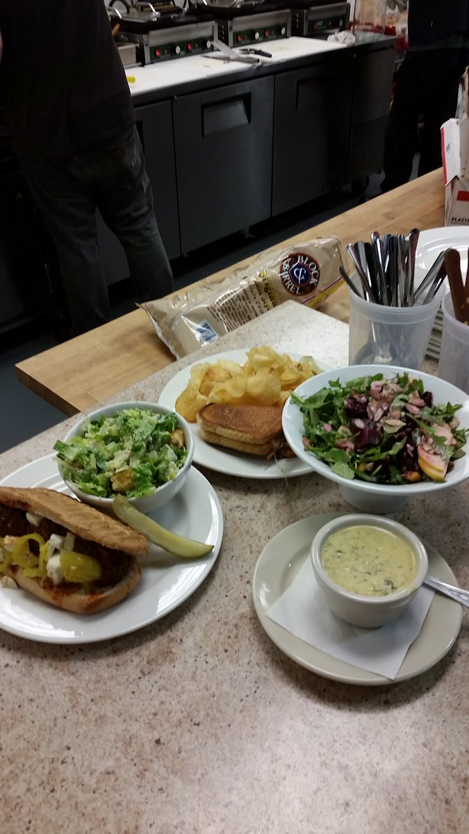 bentrailbrewery's tweet photo. Chilly days call for comfort food. Get yourself in here for a hearty, warm, &amp; healthy lunch. SOD: Broccoli &amp; Three Cheese #treatyoself #BRB https://t.co/gzzr1IX5oK