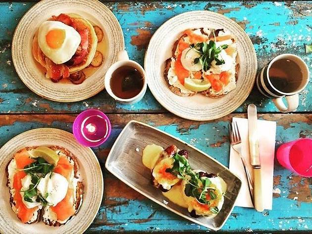 eatlocal_uk's tweet photo. Have you seen the new deal from @SchoolhouseLDN in #StJohnsHill you can get 25% off your bill + £1 to charity every day after 4pm #SLICECard https://t.co/6cziVldpMa