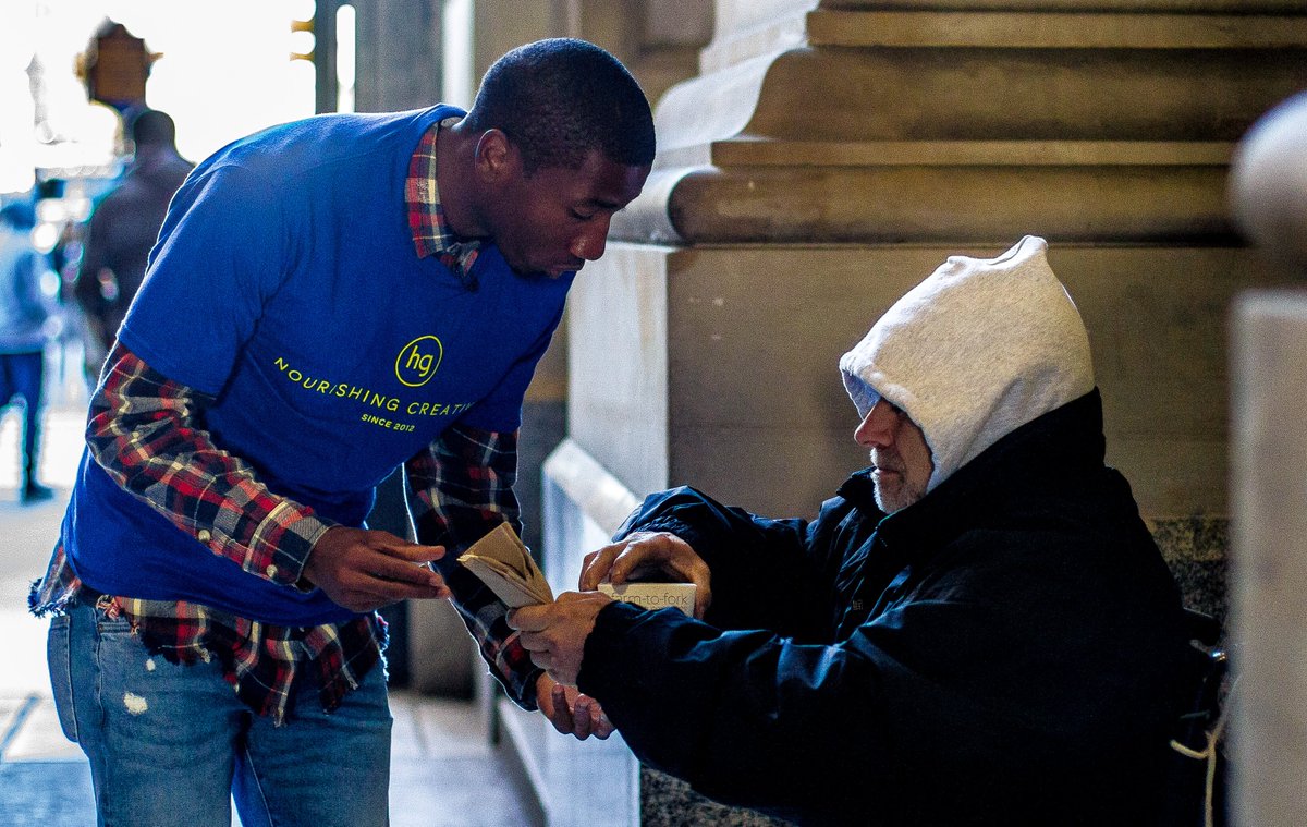 .@raygaddis spending his day helping get hot meals to the homeless in the city as the temperature drops https://t.co/yaMij26SdL