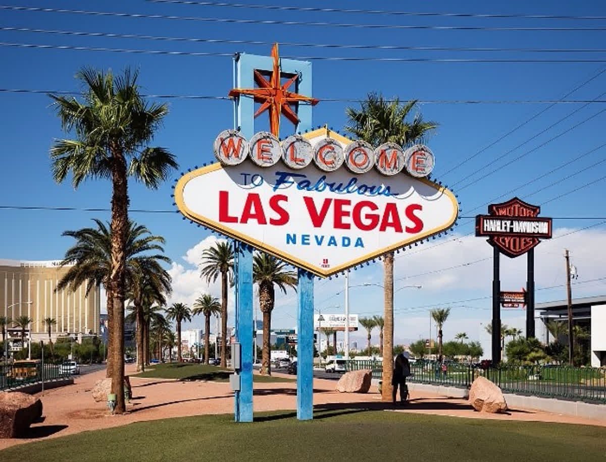 Signpromobile's tweet photo. Some signs just stick with your mind, no matter how long they have been there! The famous Las Vegas sign was built in 1959. #famoussigns https://t.co/N5qEgfsPTR