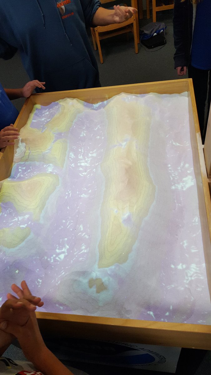 gordy_sarah's tweet photo. Making 3-d map of the Chesapeake Bay with NOAA's Lt Forney @gordy_sarah @principalmita https://t.co/ISazp0o7gu