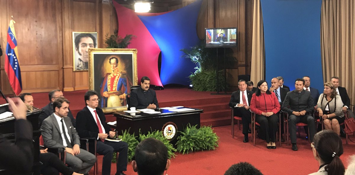 Cancilleria_ve's tweet photo. Pdte @NicolasMaduro:Venezuela acaba de vivir un proceso electoral de gran importancia que ha marcado nuestro porvenir #VenezuelaHablaAlMundo https://t.co/71uNoURuQ6