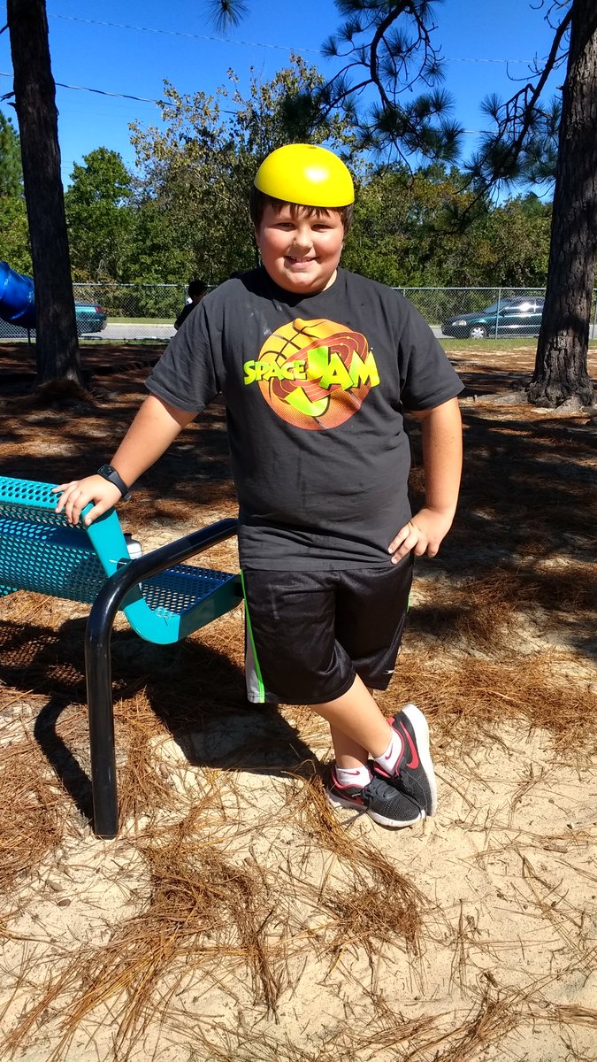 5thgradeCFI's tweet photo. Fun at recess https://t.co/dO9Mz6tAeY