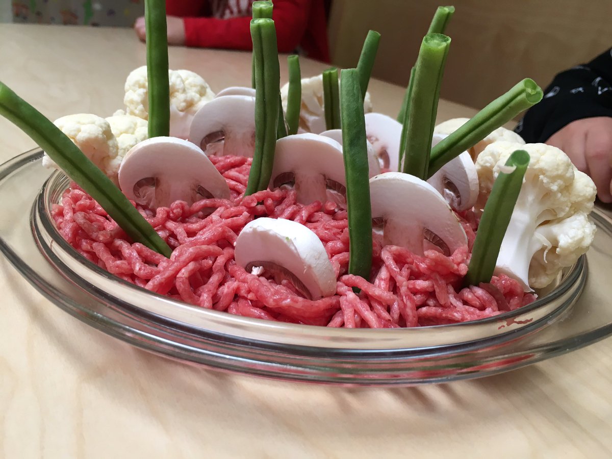 Thema #bos. Lekker groentesoep gemaakt! #snijden #gehaktballetjes draaien #genieten