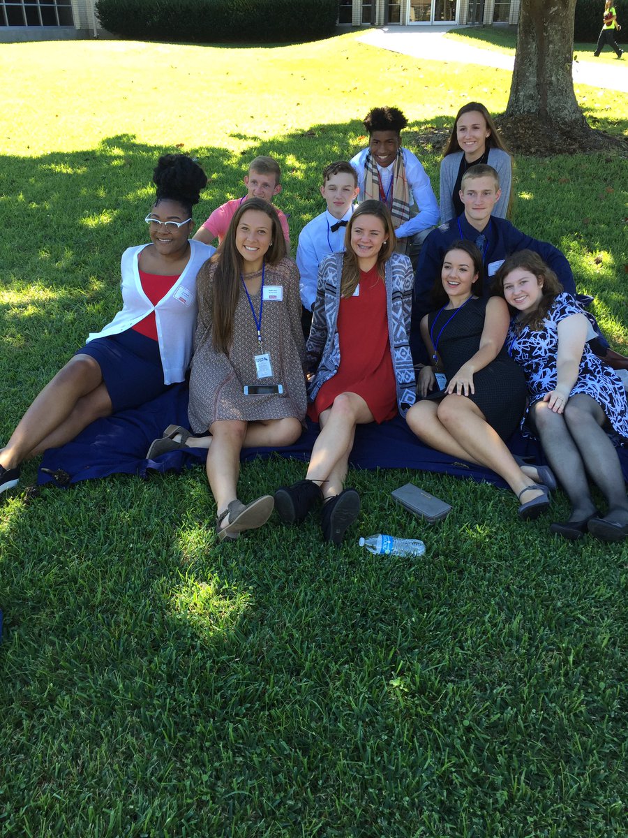 shelbyphall99's tweet image. F.R.I.E.N.D.S #palazzoleaders #DifferentSchool