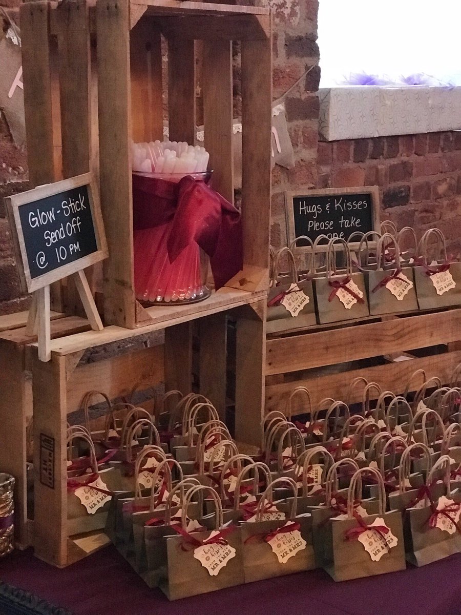 Personal touches make each wedding an unforgettable experience - like these wrapped kisses from Mr. and Mrs. Flynn! 
#diy #fallwedding