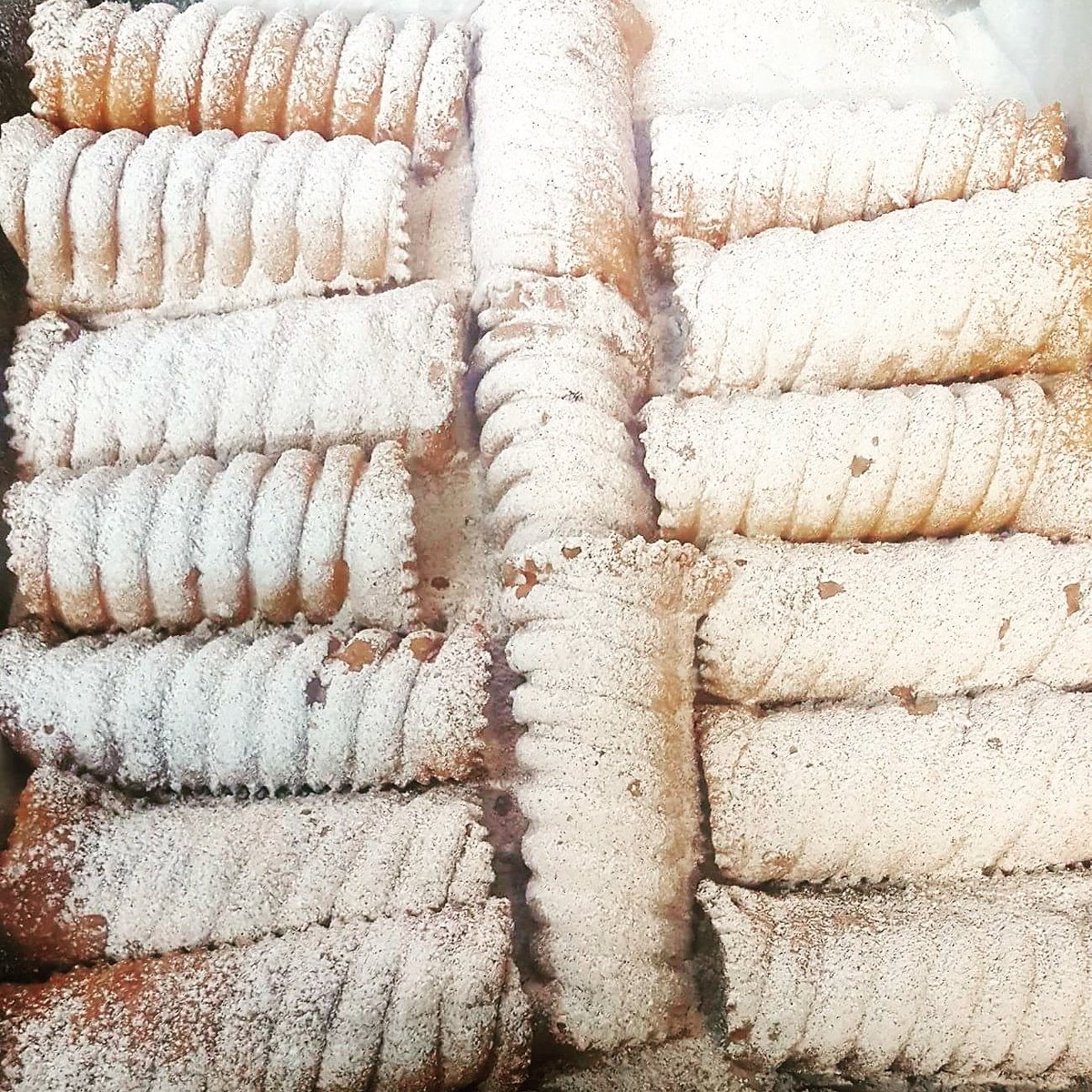postgut's tweet photo. #herbstzeit ist #spezialitätenzeit am #postgut #grammelstrudel #hauswürstl #blutwürstl #spagatkrapfen #kastanienreis und vieles mehr 💙❤💙❤💙 https://t.co/zX1BaEtRRD