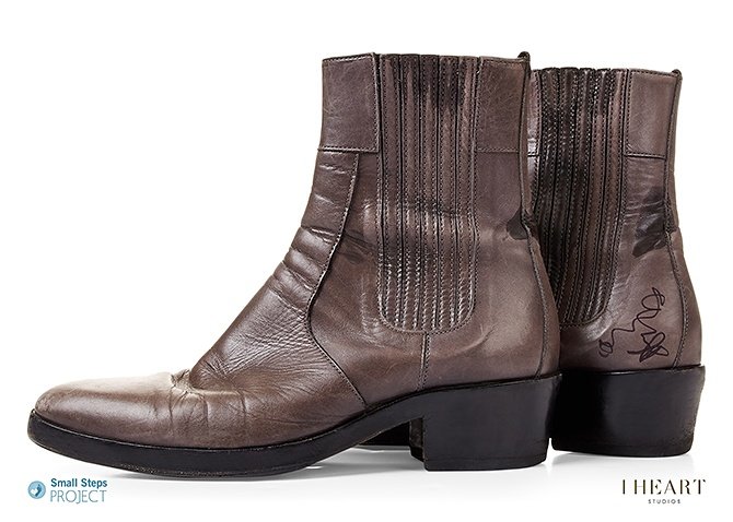Small Steps Project on Twitter: "Thank you Dave for donating your majestic boots!Wanna try walkin' in his shoes? Auction opens Nov1! #Celebrityshoeauction #DepecheMode https://t.co/O6B0PTA1j7" / Twitter Small Steps Project on Twitter: "Thank you Dave for donating your majestic boots!Wanna try walkin' in his shoes? Auction opens Nov1! #Celebrityshoeauction #DepecheMode https://t.co/O6B0PTA1j7" / Twitter