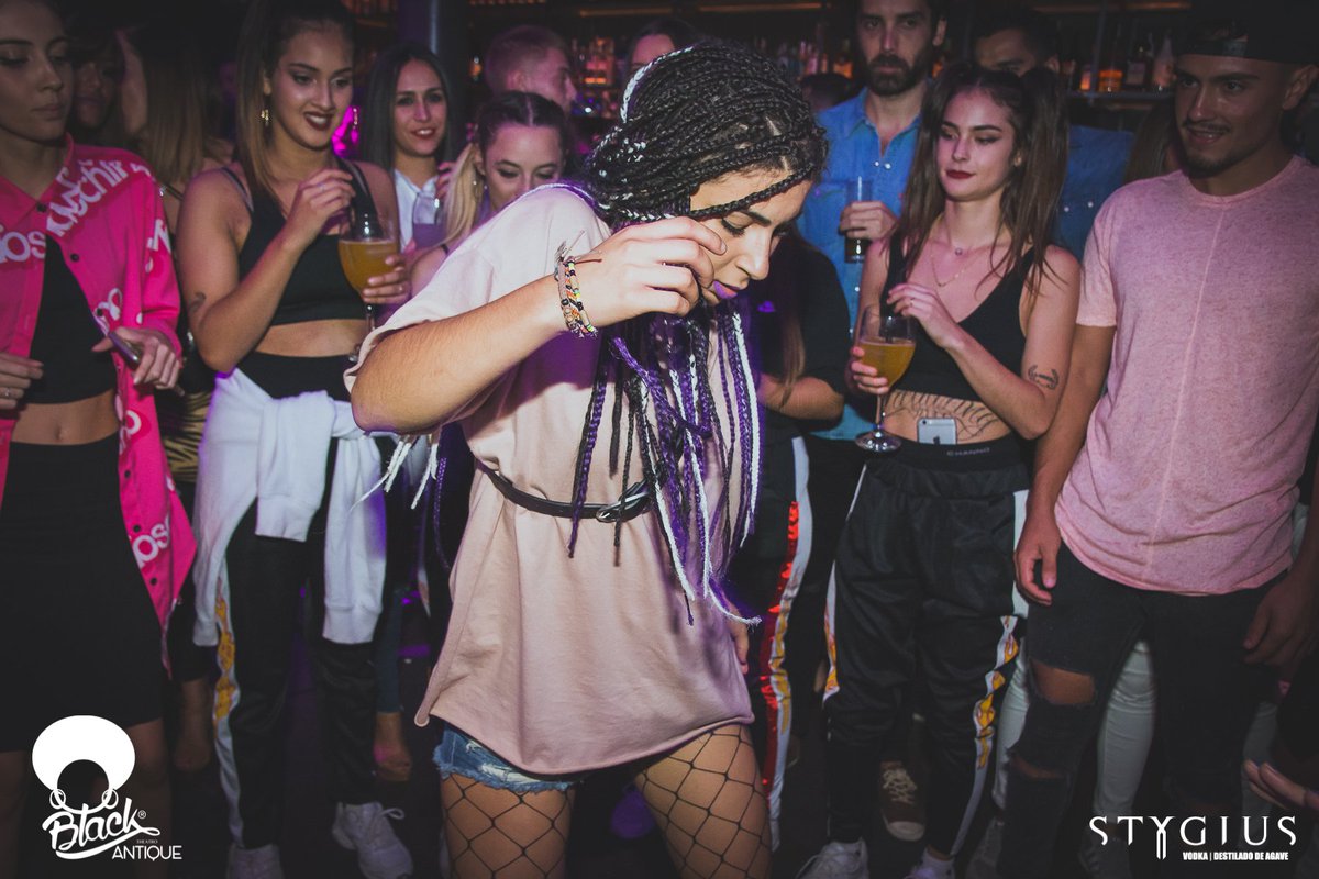 StygiusFluid's tweet photo. 💎 Un #BLACK más sin parar de bailar en @AntiqueTheatro .💎 #BenditoMomento powered by #STYGIUS III/III https://t.co/CPLPlqMD0n