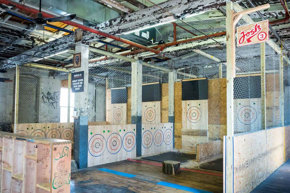 TRStrategy's tweet image. Next team outing? BYOB ax-throwing venue @UrbanAxes opens in East #Austin bit.ly/2ytbchm #destinationretail