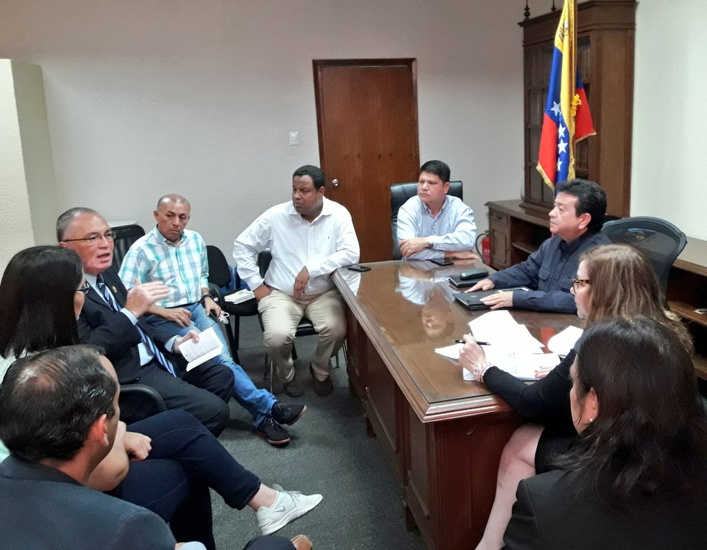 Cumpliendo instrucciones de <a href="/PanchoArias2012/">Francisco Arias C</a> recibí a la comisión de enlace gubernamental, para hacer una transición en Paz y tranquilidad.