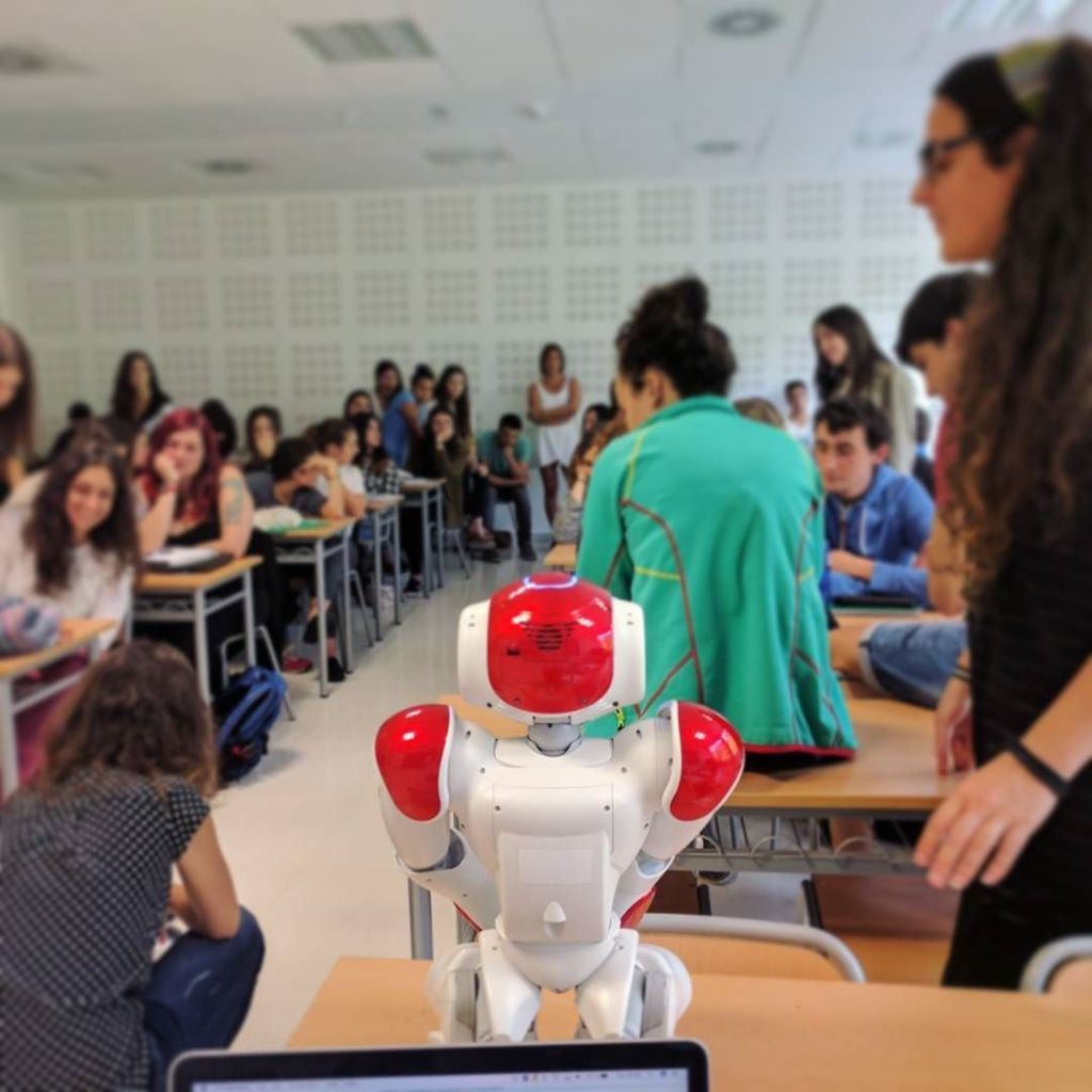 endorbcig's tweet photo. I'm just one #student more! Loving my first #college classes...
#oneofthebunch #collegelife #university #naorobot … https://t.co/eEBsPsIwdY https://t.co/hkvZc97WDi