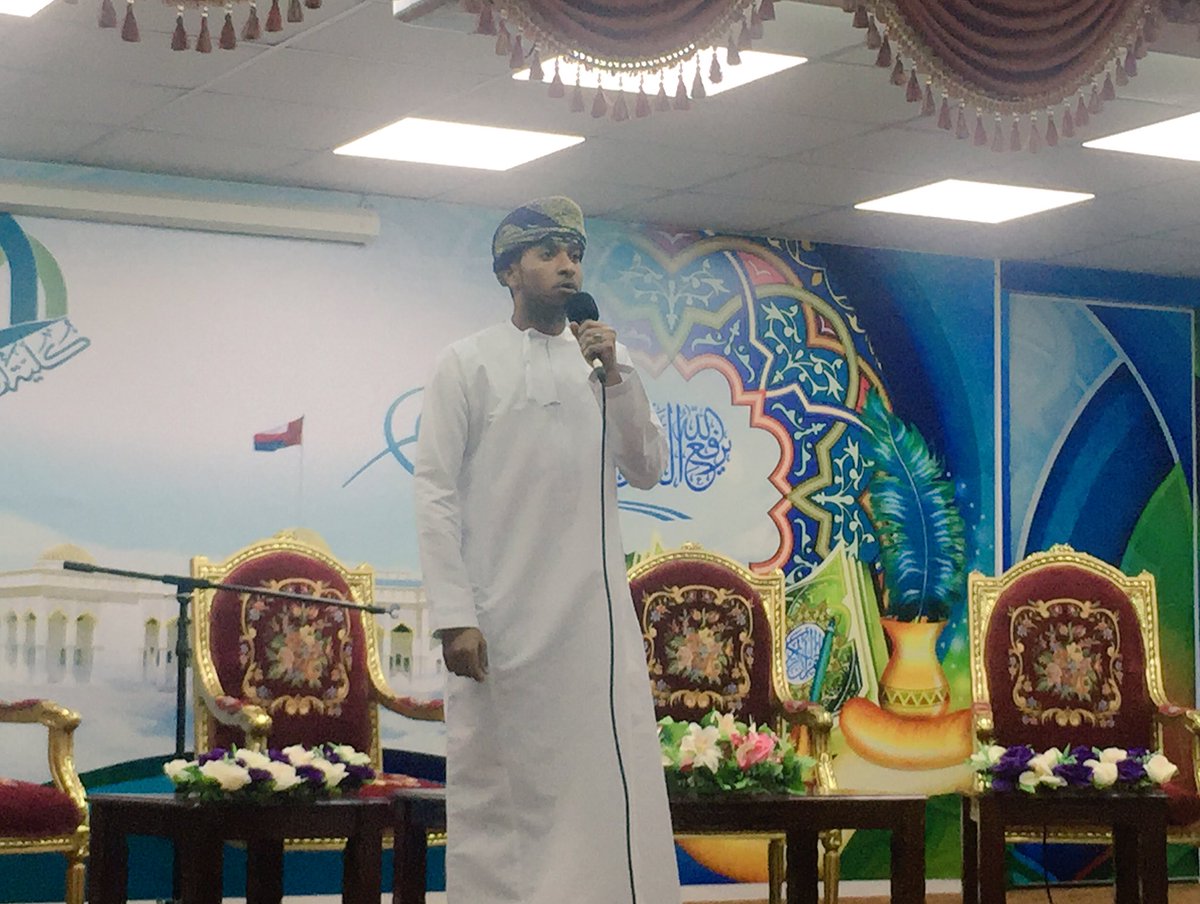 ثاني فقرات أمسيتنا نشيد بصوت الطالب عبدالرحمن بن عبيد الحكماني من جماعة الإنشاد بالكلية