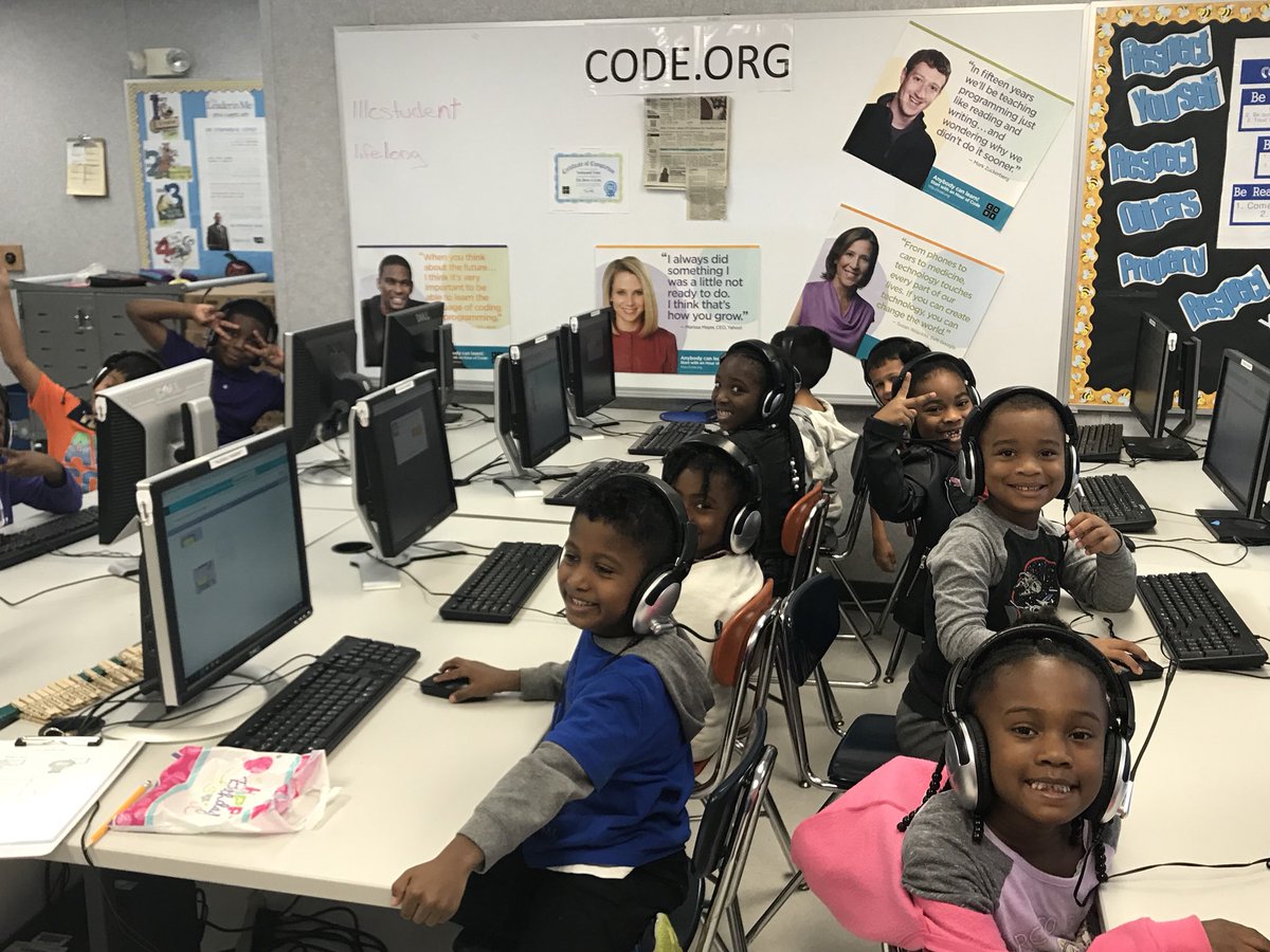 DrMuddES's tweet photo. 1st graders having a blast coding on @codeorg #CCPS #MuddLeaders https://t.co/hdCEfVLmXU