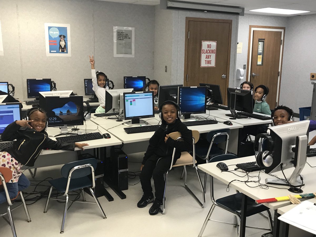 DrMuddES's tweet photo. 1st graders having a blast coding on @codeorg #CCPS #MuddLeaders https://t.co/hdCEfVLmXU